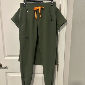 Figs Scrub Set, Moss Green Catarina Single Pocket Top & Zamora Jogger Pant